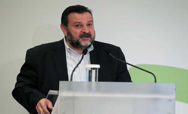 Η Περιφέρεια Πελοποννήσου κατηγορεί τον Κεγκέρογλου για φωτογραφικές προμήθειες