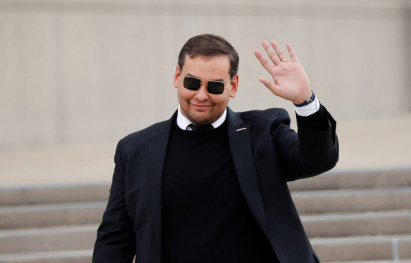 Ο Τραμπ αποφυλάκισε τον Τζορτζ Σάντος: «Ήταν απατεώνας αλλά υπάρχουν πολλοί»