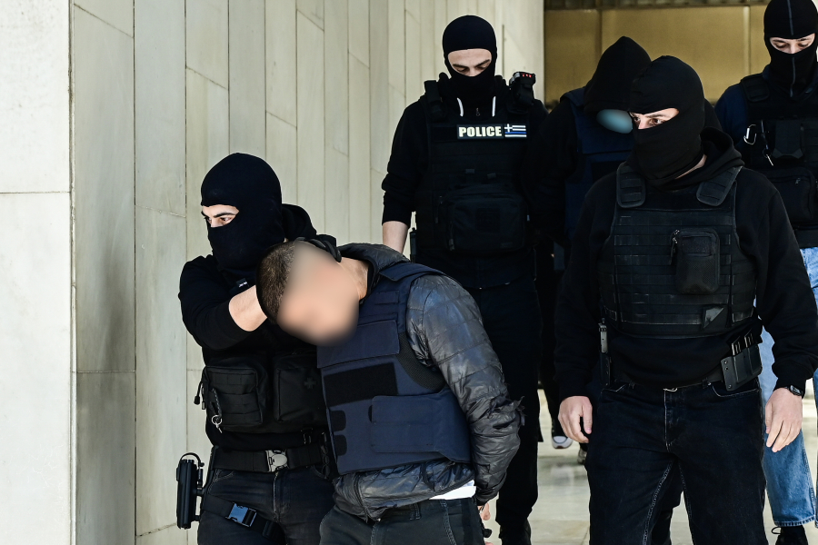 Δολοφονία στον Άγιο Δημήτριο: Στο Ναυτοδικείο o 20χρονος δράστης (εικόνες)