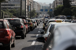 Οπλιστείτε με υπομονή: Απίστευτο μποτιλιάρισμα και ταλαιπωρία στον Κηφισό , καθυστερήσεις στην Αττική Οδό