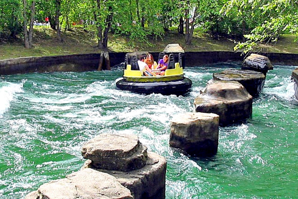 ΗΠΑ: Νεκρός 11χρονος από ανατροπή λέμβου σε υδάτινο πάρκο, σε κρίσιμη κατάσταση ο αδερφός του (εικόνες)