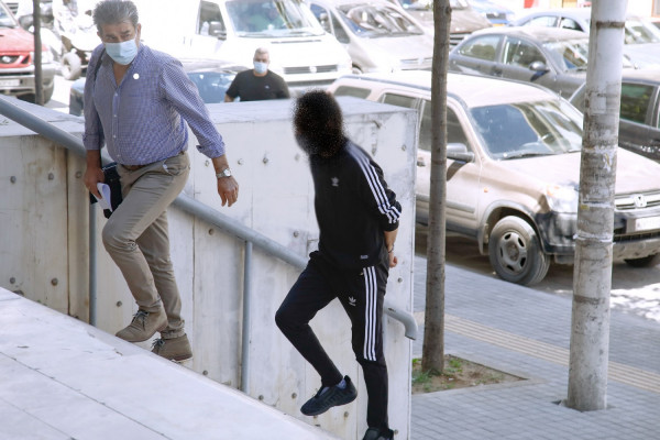 Θεσσαλονίκη: Στη φυλακή ο 47χρονος που κατηγορείται ότι βίαζε ανήλικη θετή κόρη του (βίντεο)