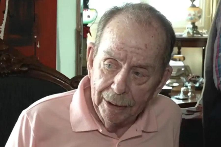 Ηλίας Μαμαλάκης: «Ο Άκης Πετρετζίκης είναι ό,τι καλύτερο έχουμε αυτή τη στιγμή» (Βίντεο)