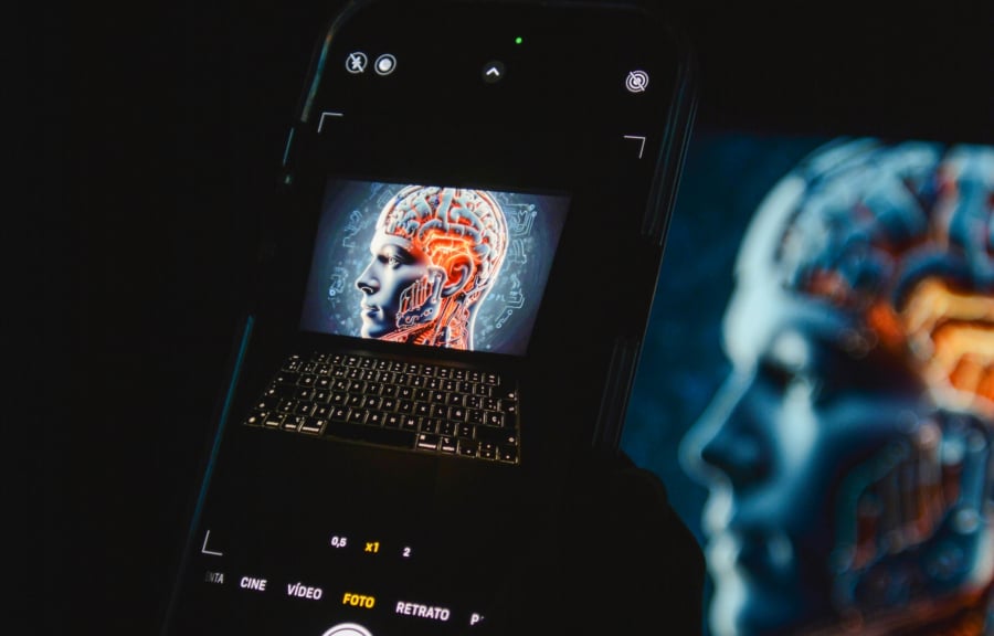 Αποκαλυπτική έκθεση: Τρεις στους 10 Έλληνες μιλούν πιο άνετα για τα οικονομικά τους με AI παρά με άνθρωπο