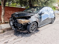 Έκαψε σπίτι και αυτοκίνητα τριών πρώην συντρόφων του - Εικόνες από τις εμπρηστικές επιθέσεις του 46χρονου στελέχους του ΠΝ