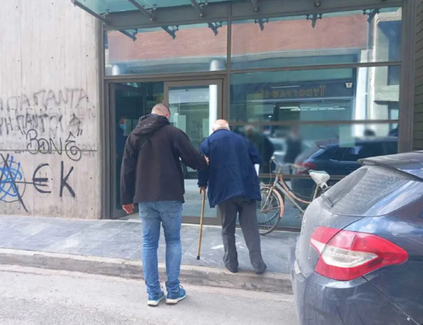 Τρίκαλα: Ελεύθερος με όρους ο 84χρονος που κατηγορείται ότι ασελγούσε σε ανήλικη