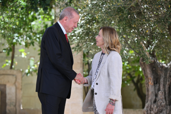 Τηλεφωνική επικοινωνία Μελόνι – Ερντογάν για τις εξελίξεις στη Συρία