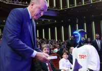 Όταν ο Ερντογάν συνάντησε το Robogenc - Αμήχανος μπροστά στο ρομπότ (Βίντεο)