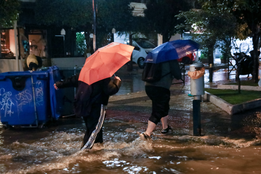 Φονική κακοκαιρία με δύο νεκρούς, πλημμύρες και καταστροφές – Πού χτυπάει σήμερα