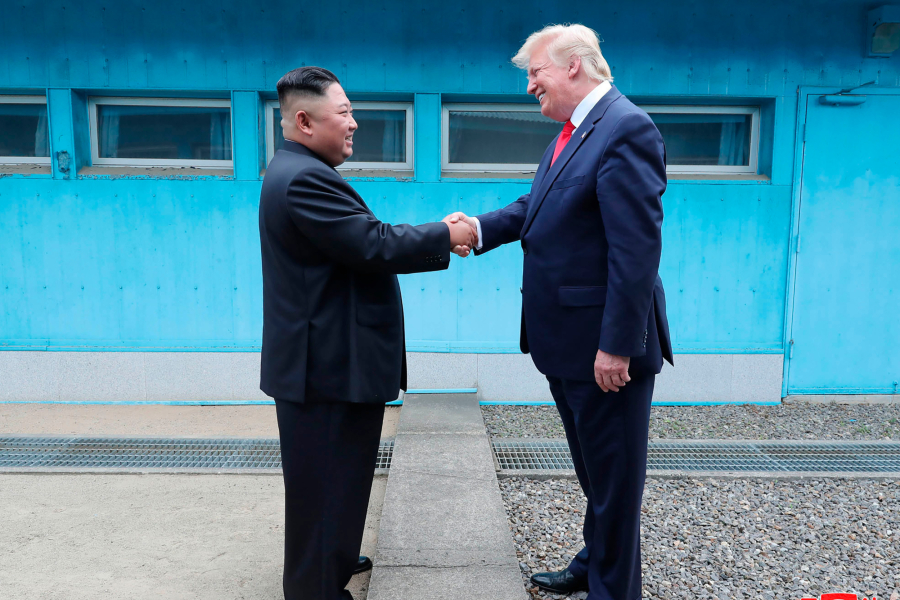 ΝΥΤ: Η άγνωστη, αποτυχημένη «απόβαση» των ΗΠΑ στη Βόρεια Κορέα υπό τις οδηγίες Τραμπ