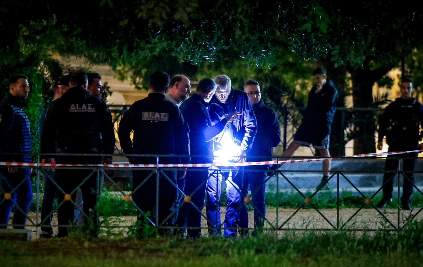 Δολοφονία στον Άγ. Δημήτριο: Παραδόθηκε 20χρονος στη ΓΑΔΑ - Είναι ο σύντροφος της πρώην του 27χρονου