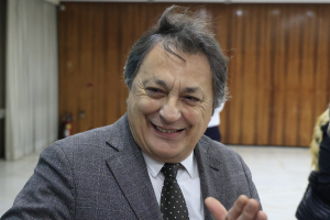 Προς τα πού κοιτάζει ο Αυλωνίτης;