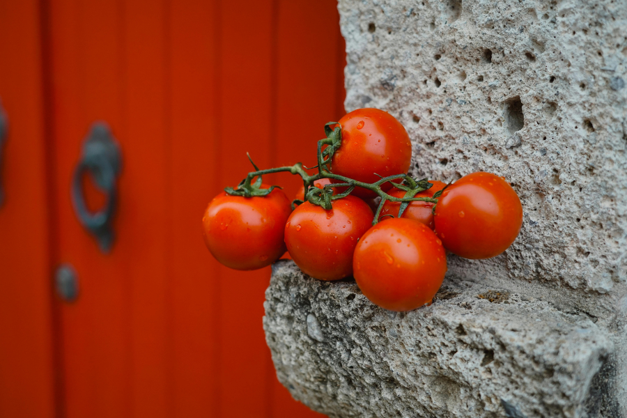 Γιατί οι γυναίκες σε εμμηνόπαυση πρέπει να τρώνε ντομάτες