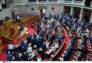 Αποκαλυπτήρια για Market Pass, Youth Pass, ΕΝΦΙΑ και μισθούς στο δημόσιο: Κατατέθηκε το νομοσχέδιο στη Βουλή