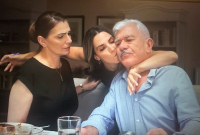 «Τρέχω και δε φτάνω»: Μια μοναδική παράσταση για το ρόλο του χρόνου στη ζωή μας