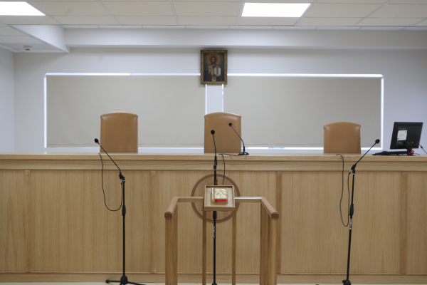 Καταδικάζουν οι δικηγόροι τις επιθέσεις σε βάρος των Ευρωπαίων εισαγγελέων