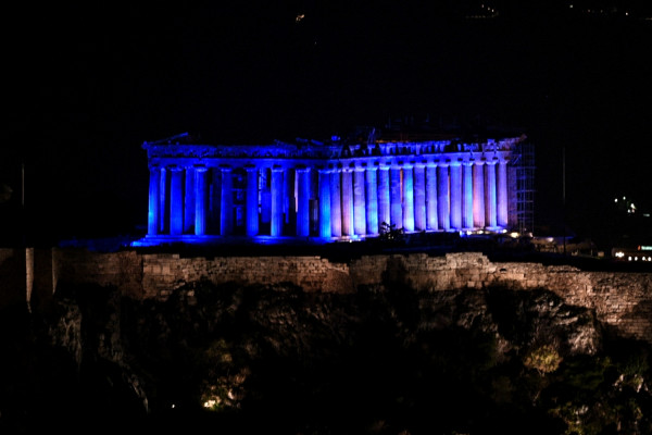 Η Ακρόπολη έγινε «μπλε» για τα Δικαιώματα του παιδιού