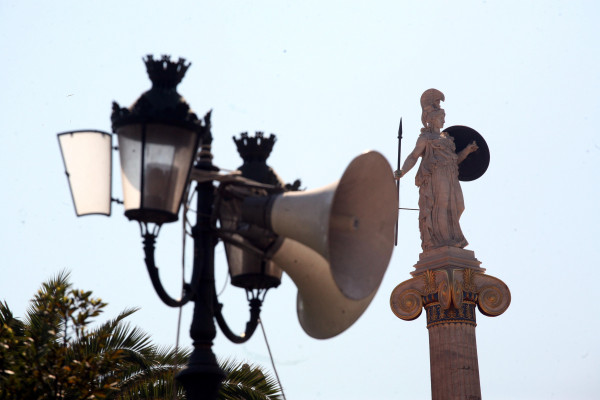 Κορονοϊός: Περιπολίες της ΕΛ.ΑΣ. με μεγάφωνα - Μήνυμα για τις συναθροίσεις