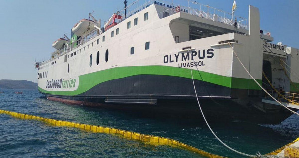 Σαντορίνη: Πρόσκρουση του επιβατηγού οχηματαγωγού πλοίου OLUMPUS