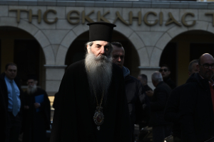 Κυβερνητικά στελέχη για «όχι» Ιεράς Συνόδου: Σεβαστές μεν, οι απόψεις της Εκκλησίας αλλά... ουδέν σχόλιο
