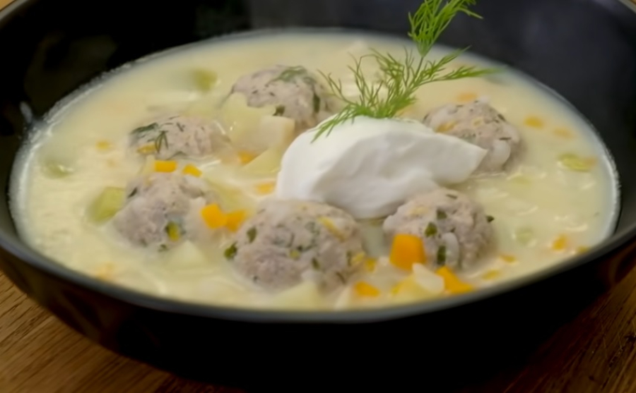 Ο Έλληνας πρέσβης που λατρεύει τα γιουβαρλάκια