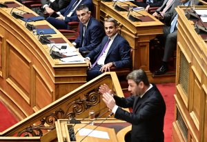 Κόντρα Μητσοτάκη- Ανδρουλάκη για ακρίβεια