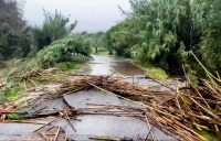 Kακοκαιρία Byron: Υπερχείλισε ο ποταμός Ενιπέας - Μήνυμα από το 112
