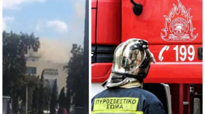 Φωτιά σε συνεργείο αυτοκινήτων στο Κορωπί - Συναγερμός στην Πυροσβεστική