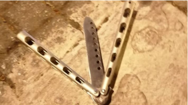 Καλλιθέα: Ακροδεξιοί με μαχαίρια πήγαν να επιτεθούν σε διαδηλωτές, αλλά τους πήραν στο... κυνήγι