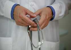 Προωθούνται 10.000 προσλήψεις γιατρών και νοσηλευτών στα νοσοκομεία