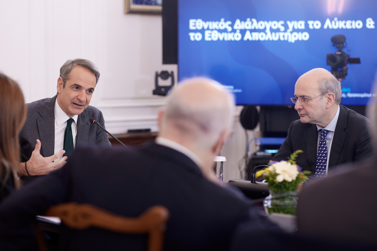 Ο εφιάλτης των υποκλοπών επιστρέφει στο Μαξίμου