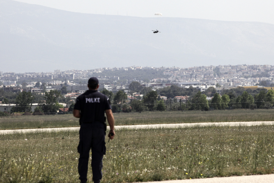 «Διόρθωση της αδικίας αλλιώς... στους δρόμους» - Οργή αστυνομικών για τις αυξήσεις μόνο σε στρατιωτικούς