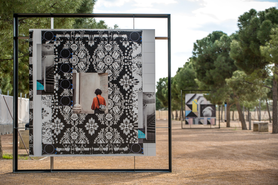 Γιατί το ΚΠΙΣΝ έχει γεμίσει με πάνελ από πλακάκια