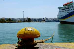 Βουλιάζει στο λιμάνι του Πειραιά το «Παναγία Τήνου»