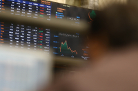 Μικρή πτώση στις τιμές του πετρελαίου με το βλέμμα σε ζήτηση και γεωπολιτικές εξελίξεις