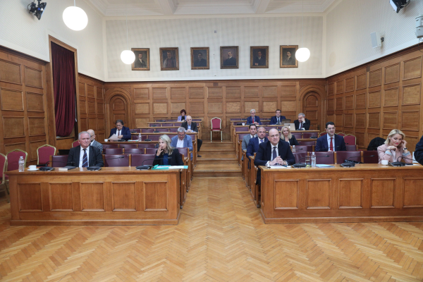 Η Εξεταστική πάει για παράταση