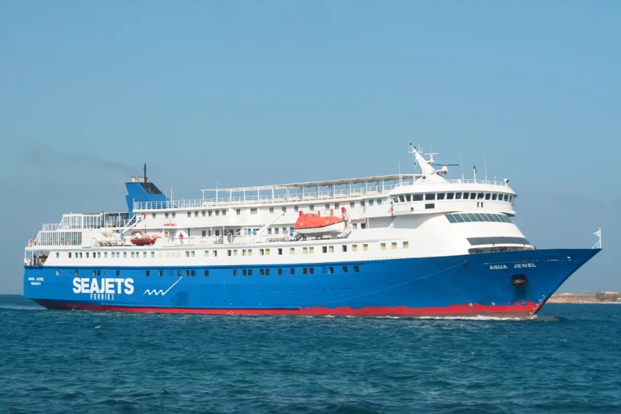 Επιστρέφει στο Γύθειο το «Aqua Jewel» - Δεν «έδεσε» στο λιμάνι των Κυθήρων
