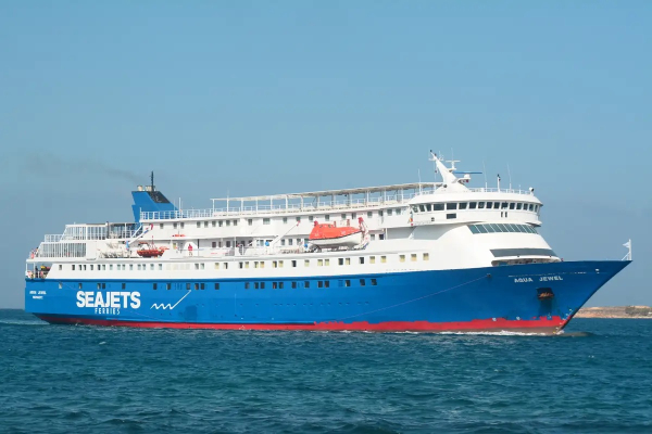 Επιστρέφει στο Γύθειο το «Aqua Jewel» - Δεν «έδεσε» στο λιμάνι των Κυθήρων
