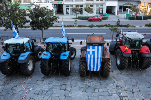 Αγωνία για μπλόκα αγροτών τα Χριστούγεννα - Ολονύκτιες διαπραγματεύσεις για ραντεβού