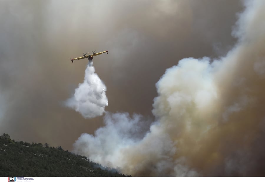Πύρινος «εφιάλτης» στη Ρόδο: Καίγονται σπίτια στο χωριό Λάερμα, ήχησε ξανά το 112 για εκκενώσεις
