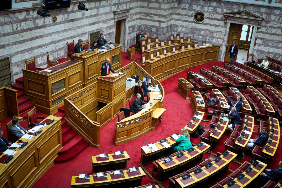 Βουλή: Πρόταση για αύξηση της περικοπής της αποζημίωσης μετά από μομφή κατά βουλευτή