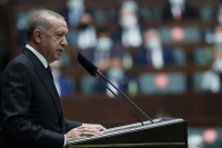 Ο Ερντογάν παίζει μπάσκετ και απαντά στα σενάρια για την υγεία του (βίντεο)