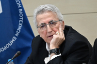 «Μόνο αν με πεθάνουν δεν θα είμαι υποψήφιος πρόεδρος της ΓΣΕΕ»