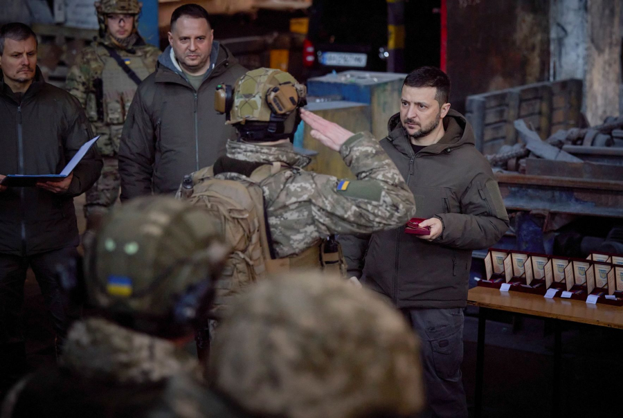 Στην Ουάσινγκτον ο Ζελένσκι, κρίσιμη συνάντηση με Μπάιντεν - Οι ΗΠΑ θα στείλουν Patriot στην Ουκρανία