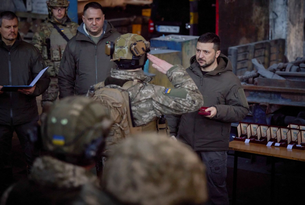 Στην Ουάσινγκτον ο Ζελένσκι, κρίσιμη συνάντηση με Μπάιντεν - Οι ΗΠΑ θα στείλουν Patriot στην Ουκρανία