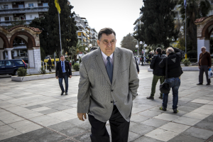 Χέρι-χέρι με τον Καρατζαφέρη
