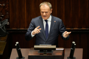 Τουσκ: Προετοιμάζεται για το ενδεχόμενο πολέμου - Στρατιωτική εκπαίδευση για όλους τους ενήλικες Πολωνούς