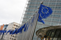Η ΕΕ αυστηροποιεί τον έλεγχο ξένων επενδύσεων σε άμυνα, AI και ημιαγωγούς