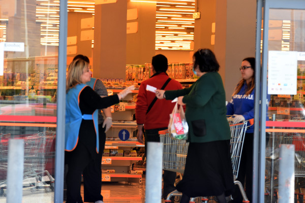 Ανοιχτές θέσεις για προσλήψεις σε μεγάλα σούπερ μάρκετ: Πού να στείλετε βιογραφικό