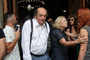 Σύσσωμος ο καλλιτεχνικός κόσμος αποχαιρετά τον Μανούσο Μανουσάκη